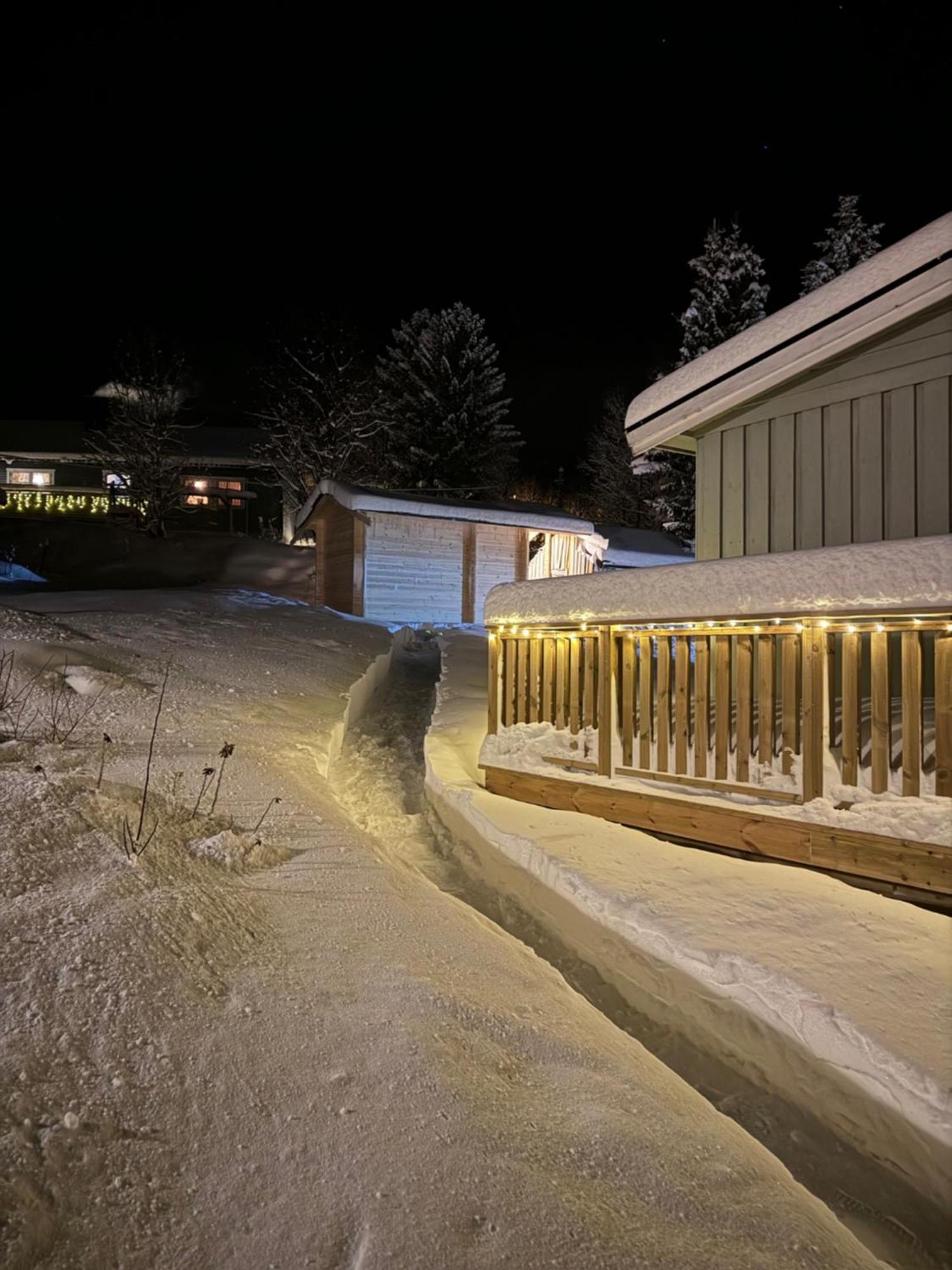 House With Garage In Central Lyngen Lyngseidet Exterior foto